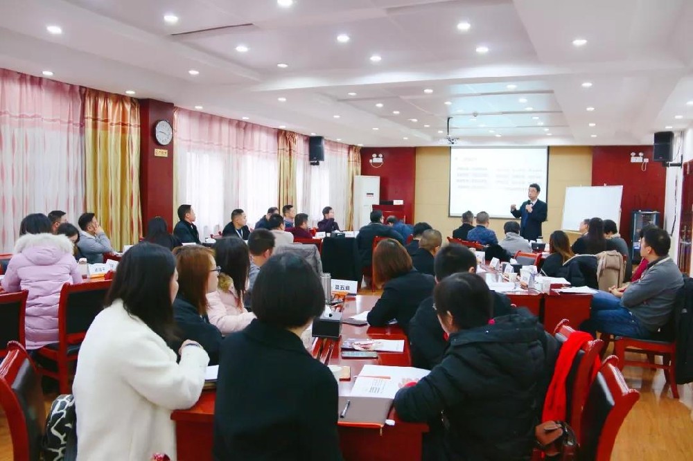 雙雄醉健康酒業(yè)總經(jīng)理鄭書軍被聘為華中科技大學(xué)MBA社會(huì)導(dǎo)師