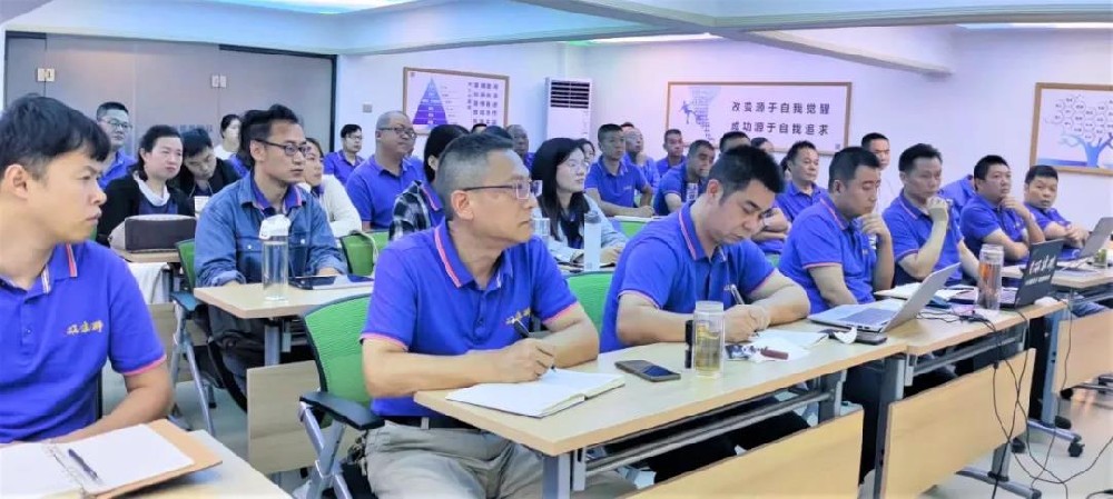 發(fā)紅包啦！季度總結(jié)兌現(xiàn)承諾，雙雄醉全員沖刺第三季度目標(biāo)