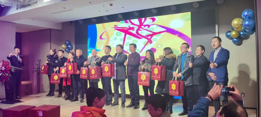 開新局、譜新篇，物流人年會(huì)豪飲雙雄醉，湖北省現(xiàn)代物流促進(jìn)會(huì)襄陽(yáng)年會(huì)如期召開！