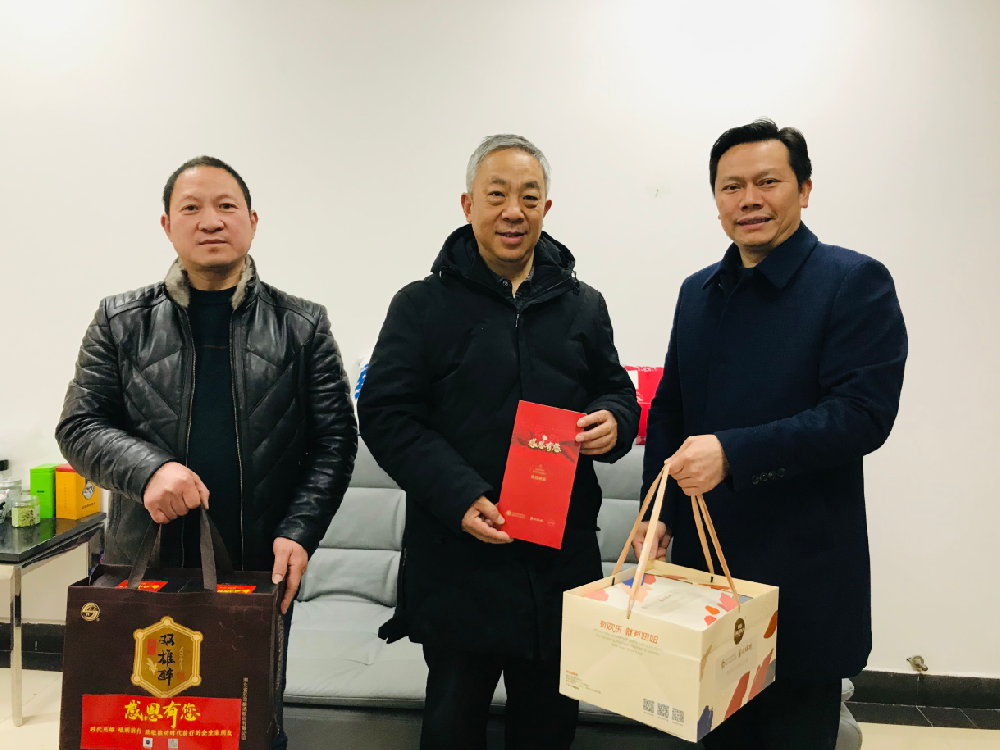 【雙雄醉贊助襄陽(yáng)企業(yè)家暖心工程系列報(bào)道】鼓樓商場(chǎng)總經(jīng)理宋斌、湖北華電襄陽(yáng)發(fā)電董事長(zhǎng)汪家軍收到暖心祝福