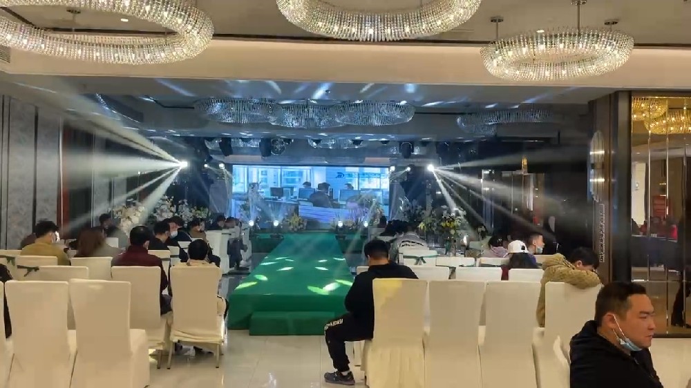 雙雄醉為婚禮秀添彩，追求時(shí)尚與健康的新人們?yōu)殡p雄醉健康酒點(diǎn)贊