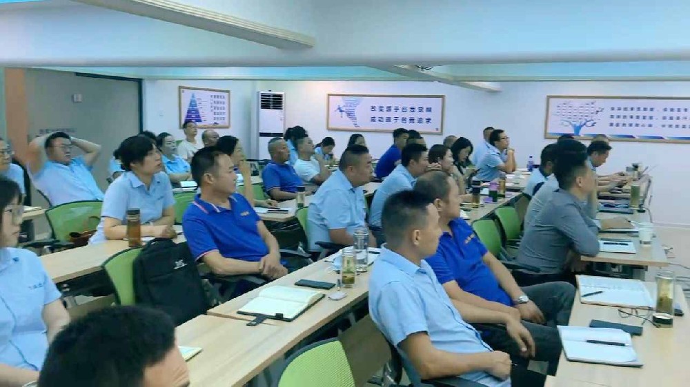 搶抓機(jī)遇，守正出奇，石花雙雄醉召開2022贏戰(zhàn)中秋誓師暨升學(xué)宴表彰大會