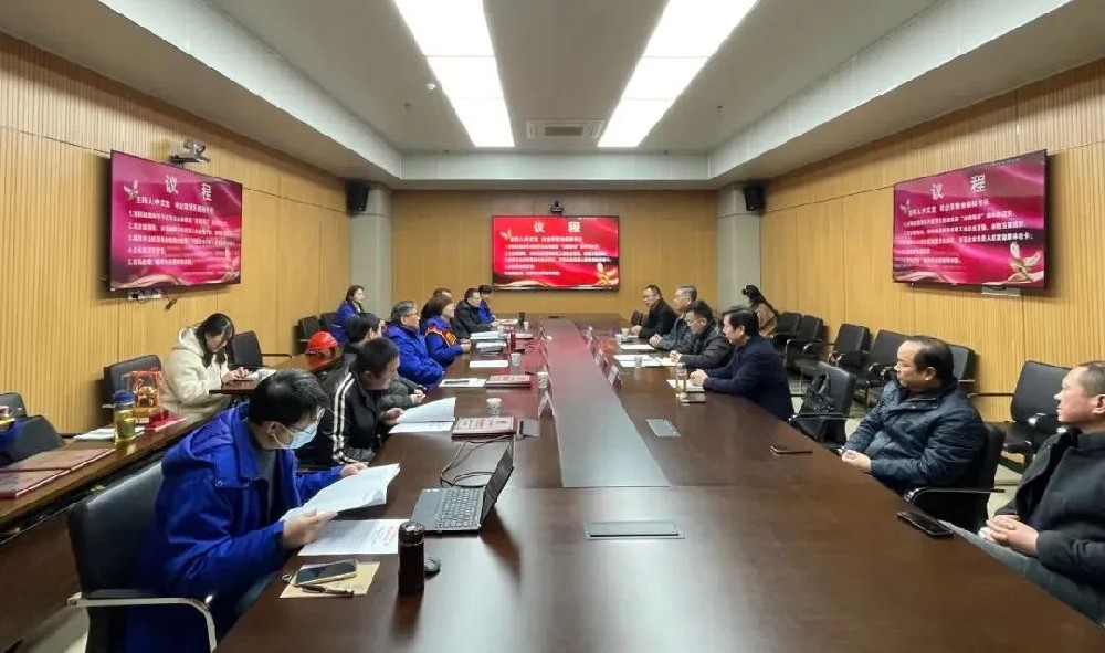 大客戶(hù)總監(jiān)李?lèi)?ài)軍參加老河口市第八屆“金駱駝獎(jiǎng)”優(yōu)秀企業(yè)家頒獎(jiǎng)儀式并為企業(yè)家禮送生日蛋糕