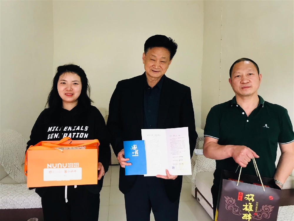 【雙雄醉贊助襄陽企業(yè)家暖心工程系列報(bào)道】企業(yè)家梅心樂、李昆松、周瑞欽、趙恒、武豫、葉繼華等收到暖心生日祝福