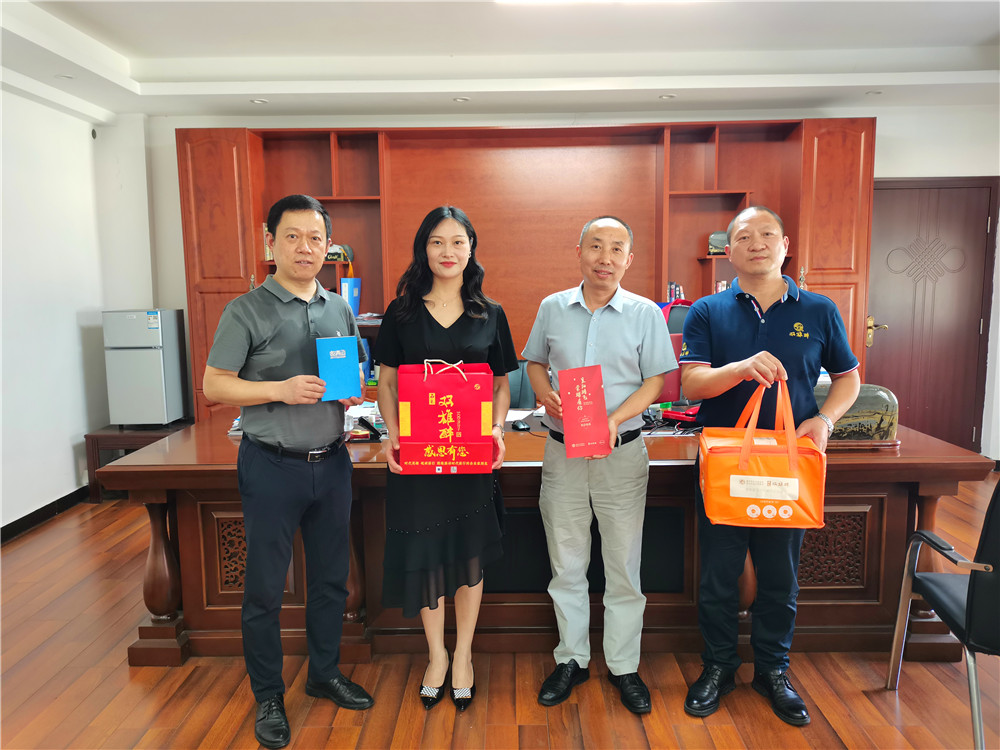 雙雄醉贊助襄陽企業(yè)家暖心工程系列報(bào)道】湖北科萊威機(jī)電科技有限公司總經(jīng)理王小東收到暖心生日祝福