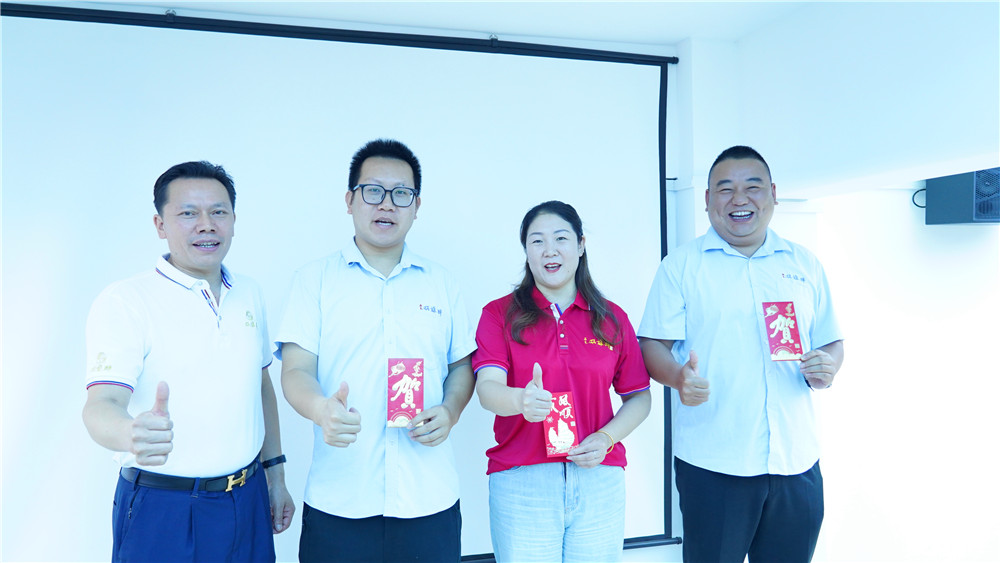 石花雙雄醉召開十月月會 表彰先進(jìn)模范激勵(lì)全員奮進(jìn)