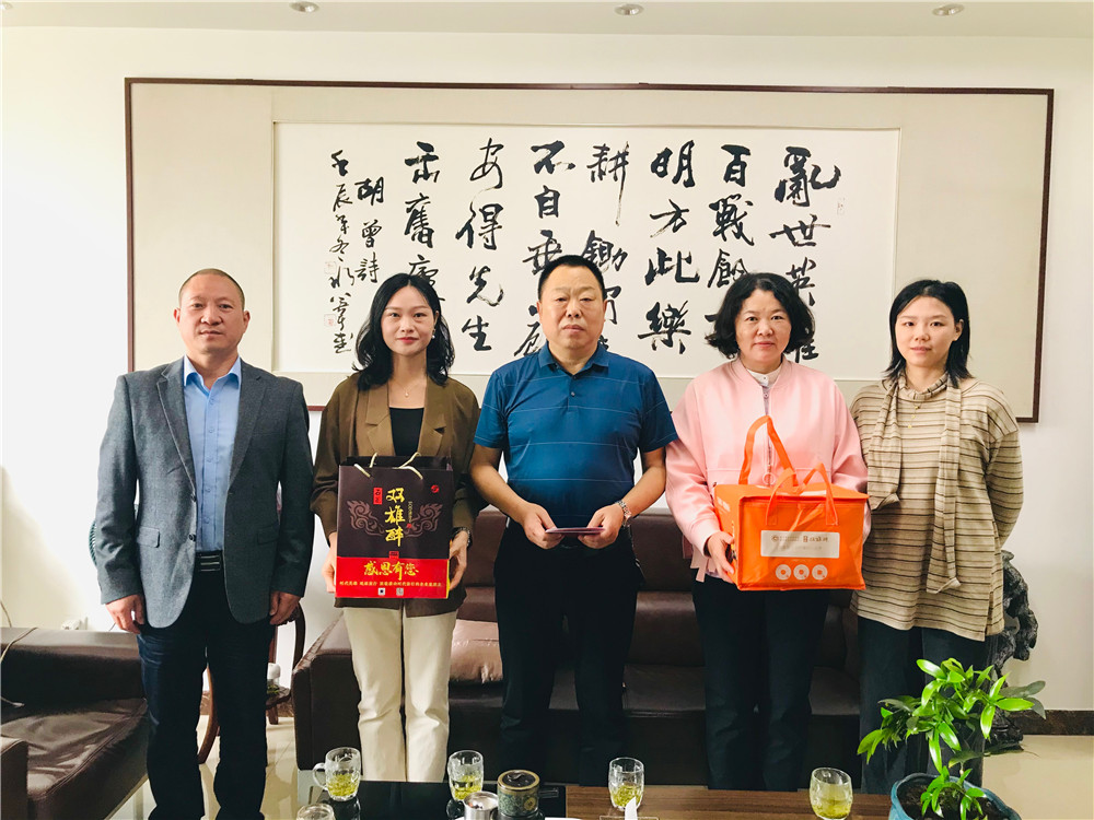 【雙雄醉贊助襄陽企業(yè)家暖心工程系列報道】企業(yè)家吳偉、朱自軍等收到暖心生日祝福