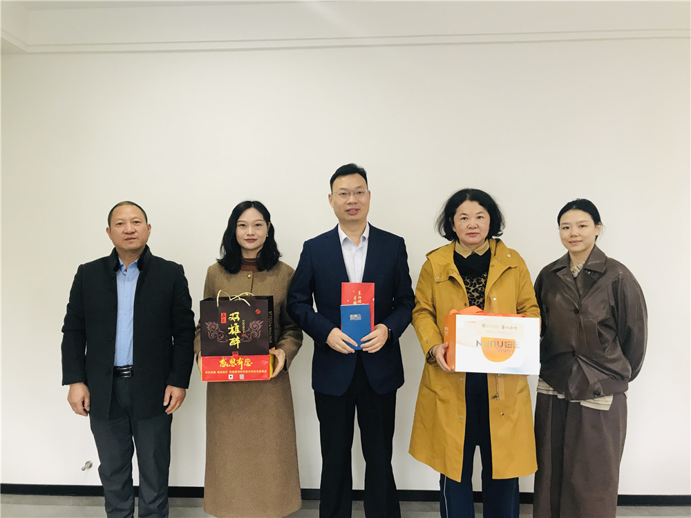 【雙雄醉贊助襄陽企業(yè)家暖心工程系列報(bào)道】企業(yè)家楊輝收到暖心生日祝福