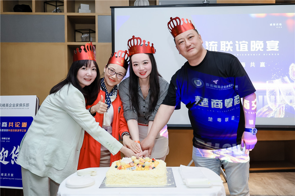 雙雄醉藍潮醬酒亮相楚商粵商交流聯(lián)誼晚宴，引領(lǐng)健康飲酒新風(fēng)尚