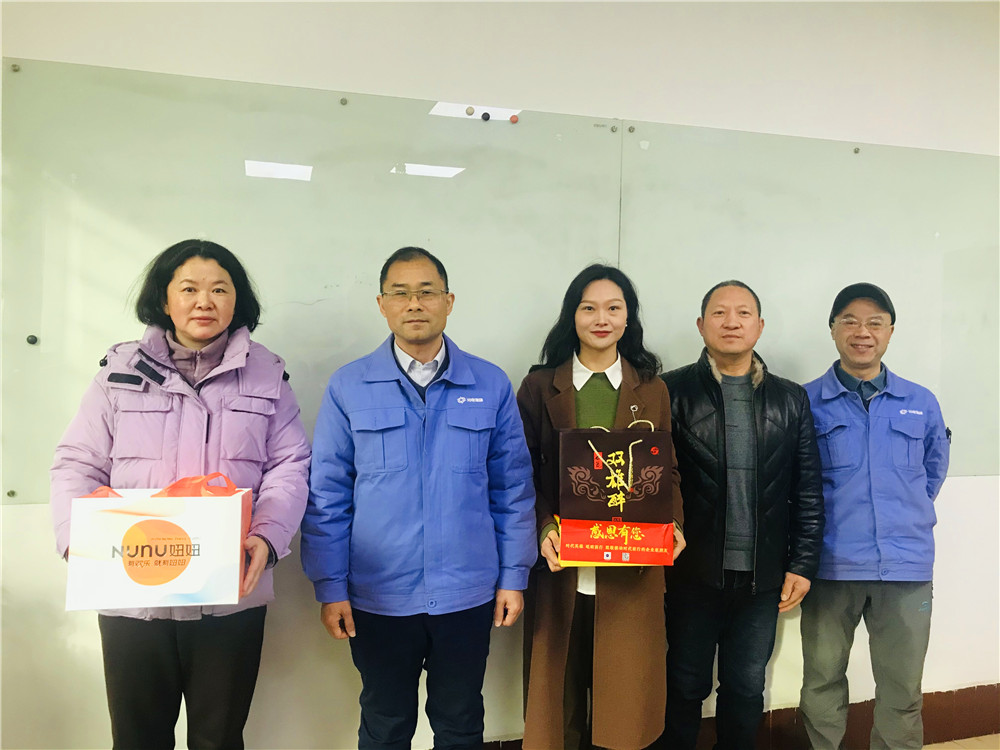 【雙雄醉贊助襄陽(yáng)企業(yè)家暖心工程系列報(bào)道】湖北新華光信息材料有限公司黨委書(shū)記、董事、法人代表徐華峰 等收到暖心生日祝福