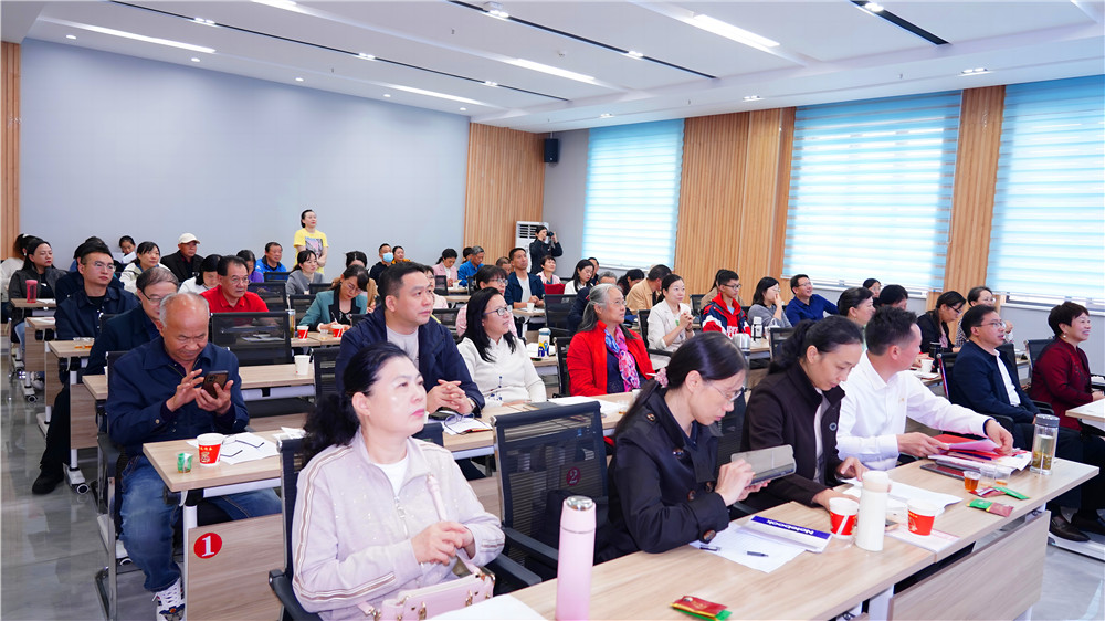 雙雄醉助力襄陽市散文創(chuàng)作專題講座 共探文學(xué)與康養(yǎng)文化融合