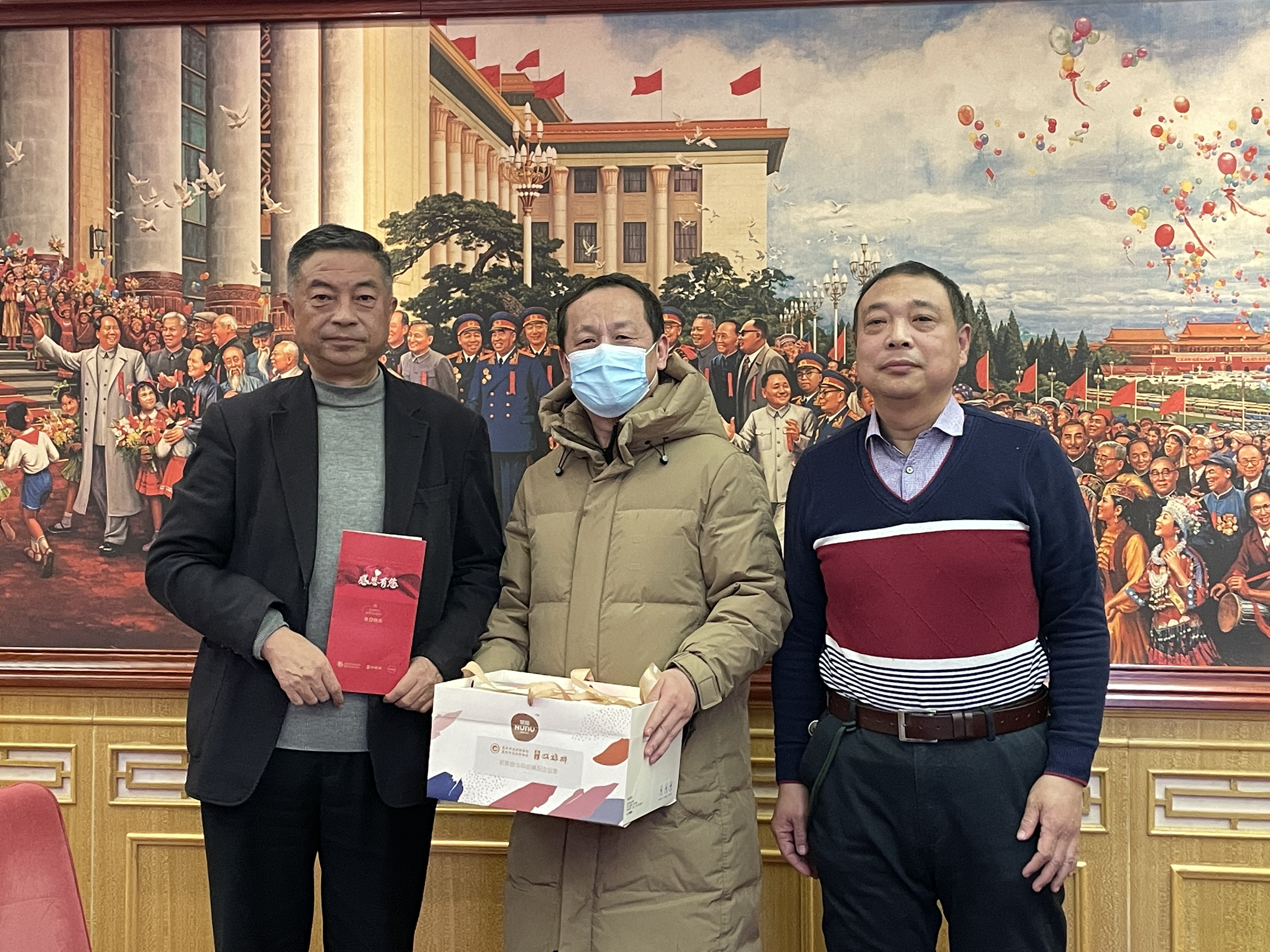 【雙雄醉贊助襄陽企業(yè)家暖心工程系列報(bào)道】企業(yè)家謝華、彭明、岳平、陳志江、梁元龍、王濤、林建秋、陳國(guó)洪、楊華等收到暖心生日